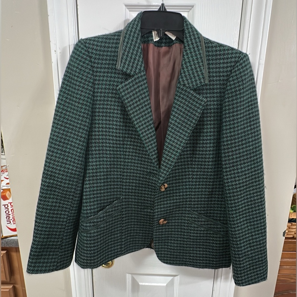VINTAGE WEINBERG PARIS MADE IN FRANCE WOOL- no size tag. Pit to pit 20 (mix21)